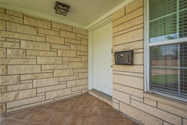 Primary Photo - 3042 Oak Forest Dr