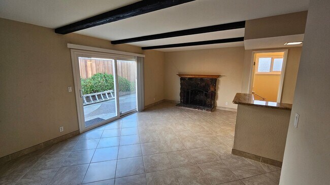 Building Photo - RENT WILL BE $3950 THROUGH MAY 2026!