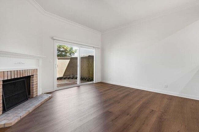 Building Photo - Spacious 2BR/2.5BA Townhome in Prime Milpi...