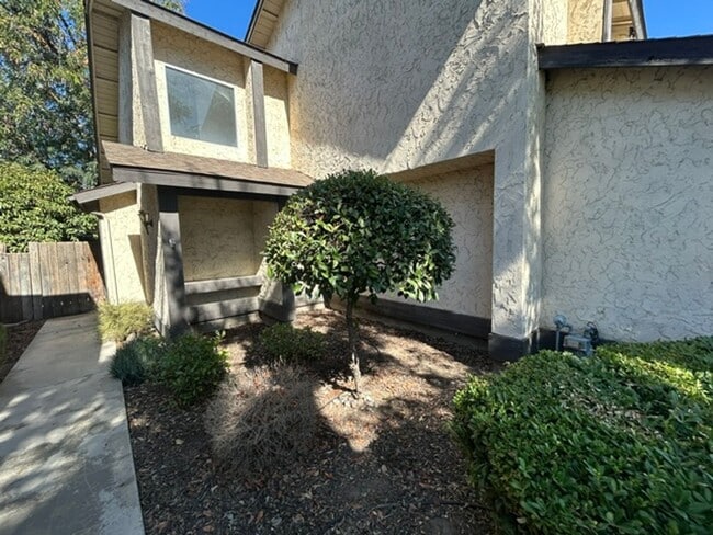 Building Photo - 2411 N Bradley St