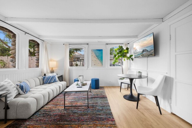 Building Photo - 344 Bonair St