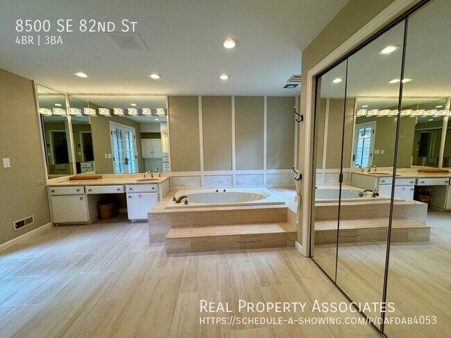 Building Photo - 8500 SE 82nd St