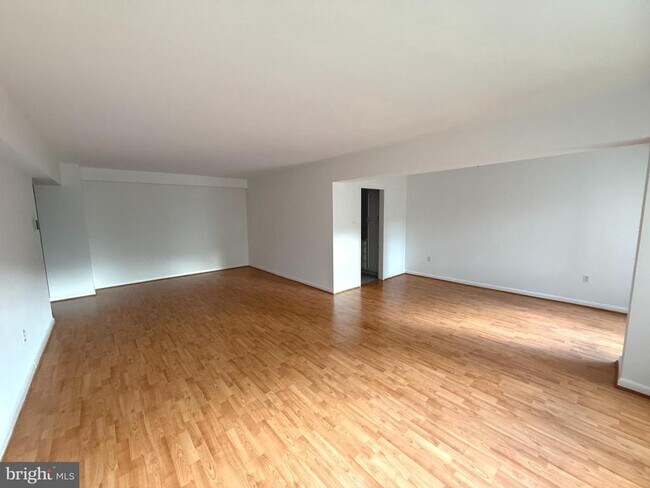 Building Photo - 4201 Cathedral Ave NW