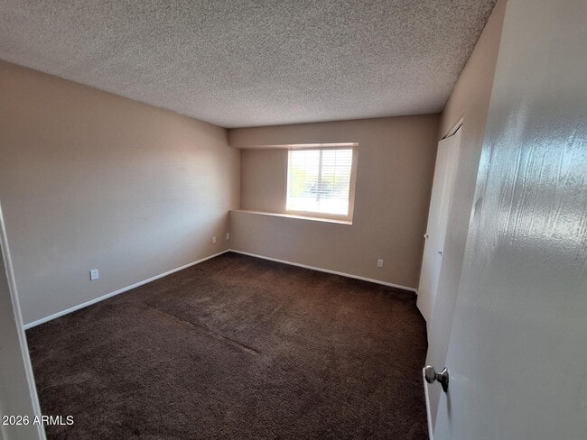 Building Photo - 1449 E Knoll Cir