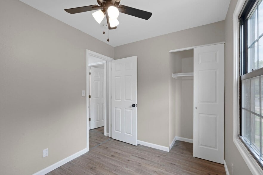 Building Photo - 2390 Teakwood Manor Dr