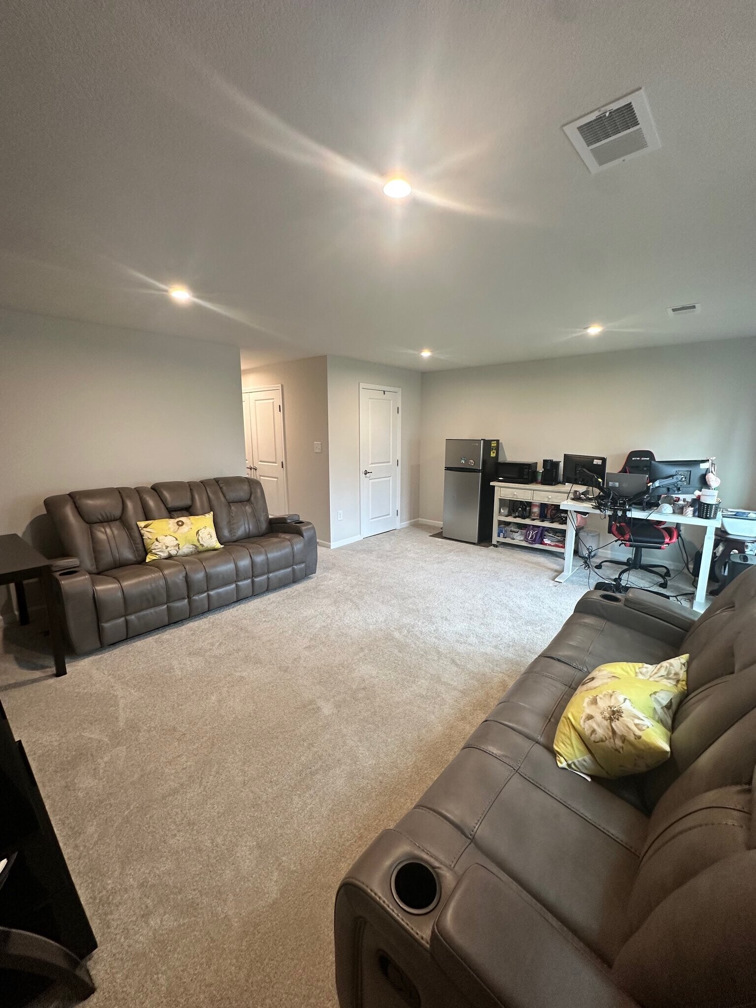 Building Photo - 4122 Riverside Dr