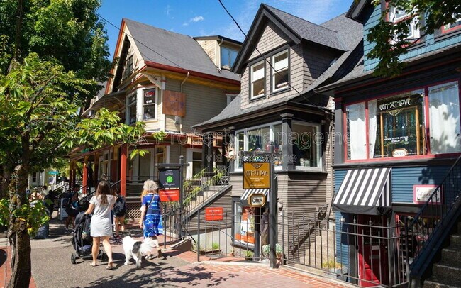 Building Photo - 1815 NW Hoyt St