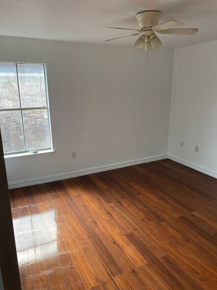 Building Photo - 1738 Port Dr