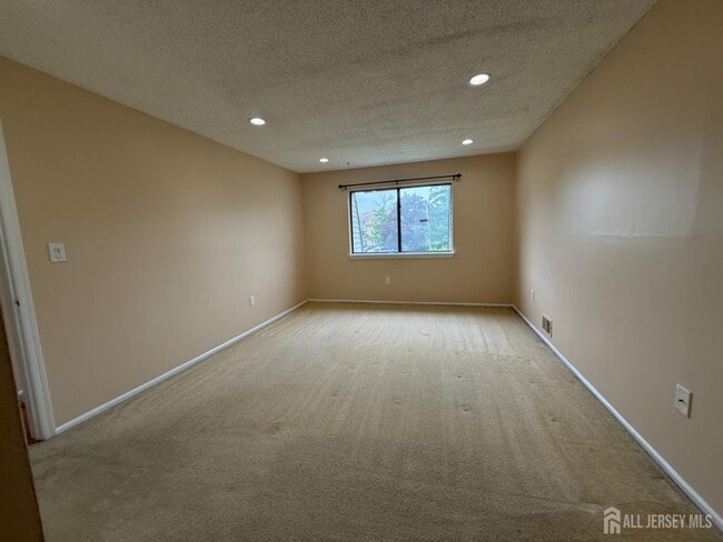 Building Photo - 1302 Edison Glen Terrace