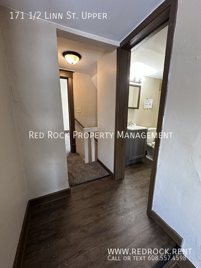 Building Photo - 171 1/2 Linn St. Upper-