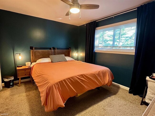 Building Photo - 2669 Deake Ave