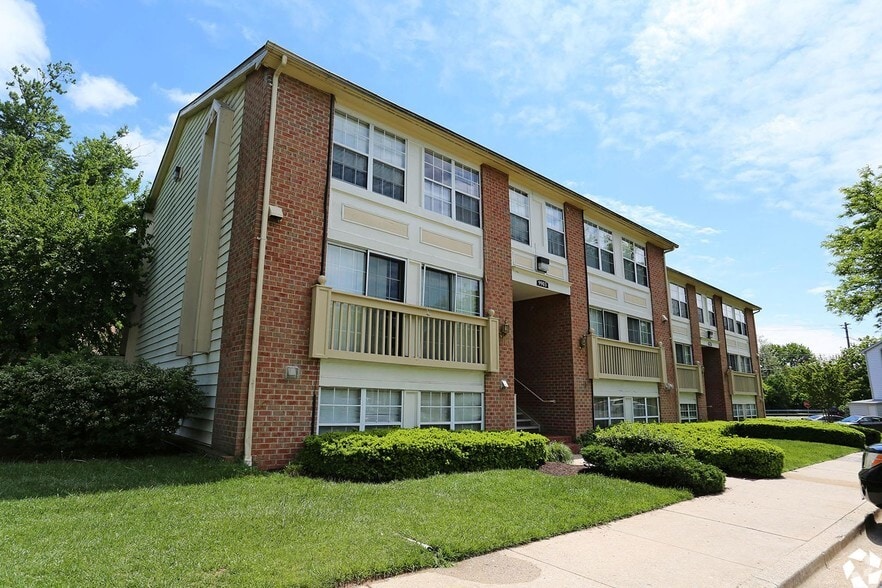 Primary Photo - Montgomery Club Apartments*