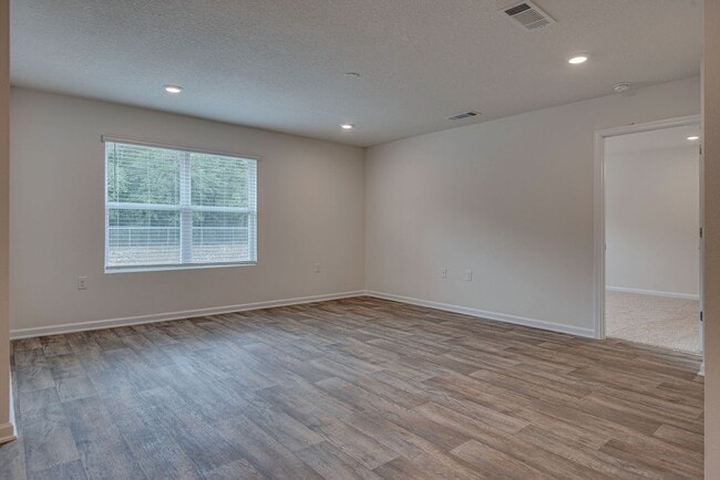 Building Photo - Spacious 4-Bedroom Home - Cambria