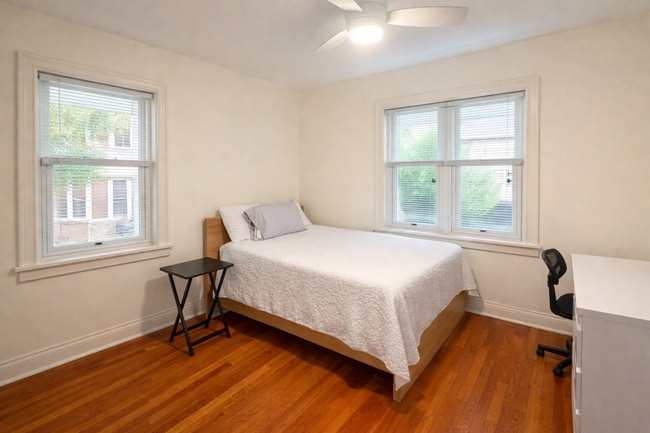 Building Photo - FULLY Furnished Plaza Condo