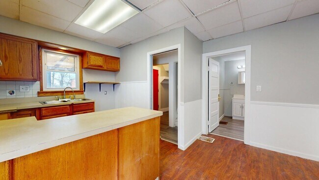 Building Photo - Clark / Fulton Area - 3 Bedrooms - 1 Bath - Single Family Home