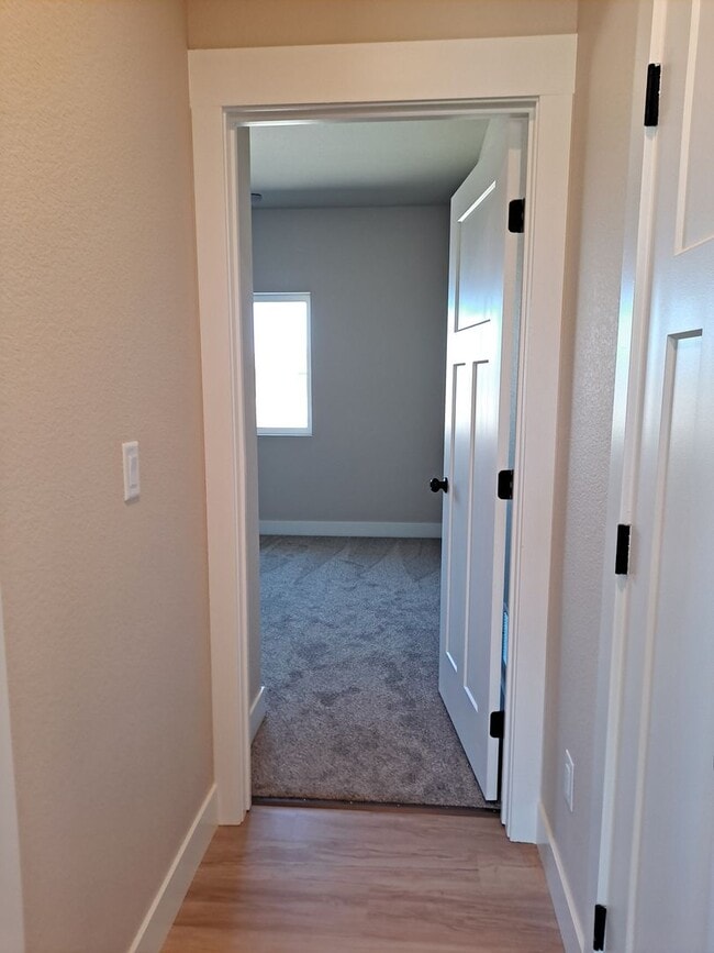 Building Photo - 697 Cabaret Dr