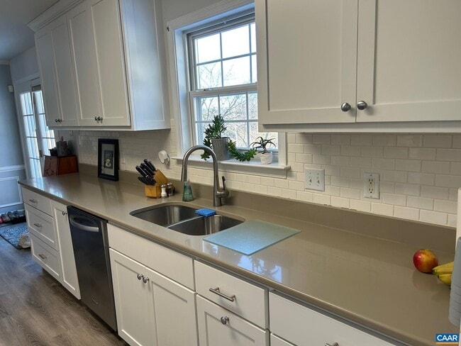 Building Photo - 136 Goldenrod Ct