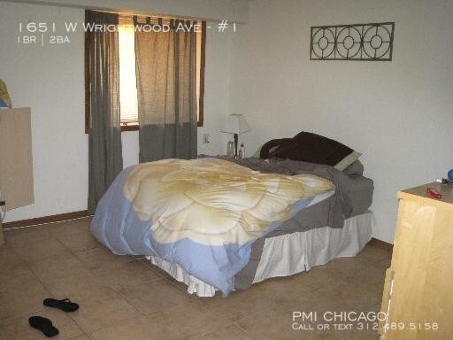 Building Photo - 1651 W Wrightwood Ave