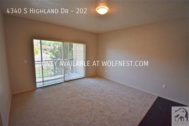 Building Photo - Beautiful 2 Bedroom Holladay Condo!