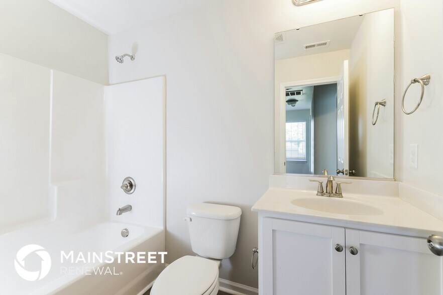 Building Photo - 6166 Brentwood Pk Dr