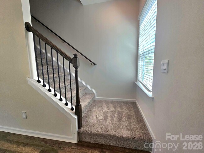 Building Photo - 3854 Rosewood Dr