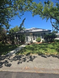 Building Photo - 518 Carpenter St