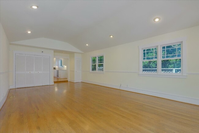 Building Photo - 1525 Cypress Ave