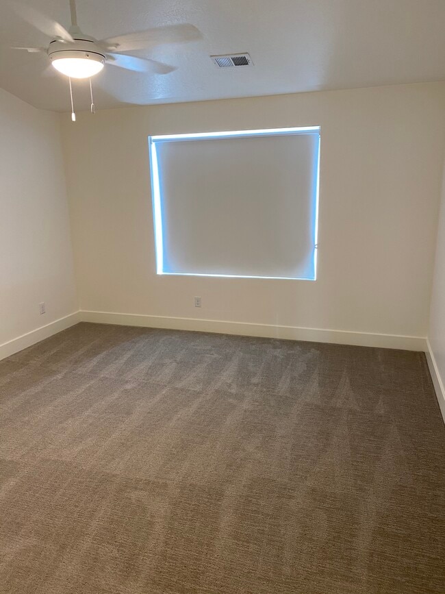 Bedroom - 956 W Vista Ridge Dr