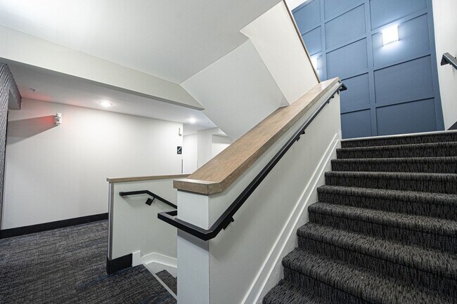 Building Photo - Short North! Fully Furnished 1 Bedroom, 1 ...