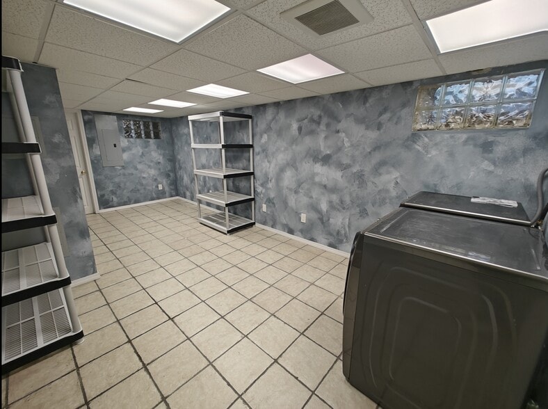 Building Photo - 548 Worcester St