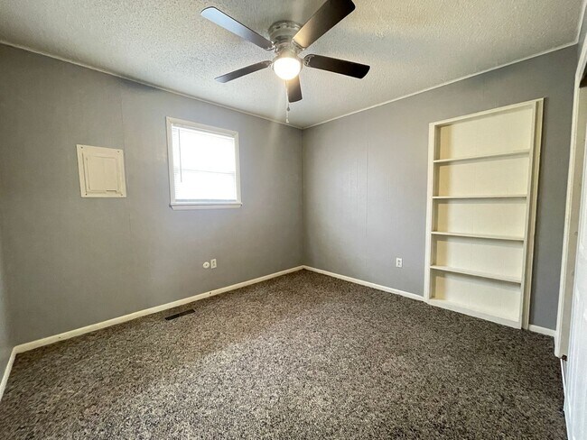 Building Photo - 5364 S Hutchinson Ave