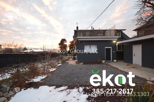 Building Photo - 382 Wall St