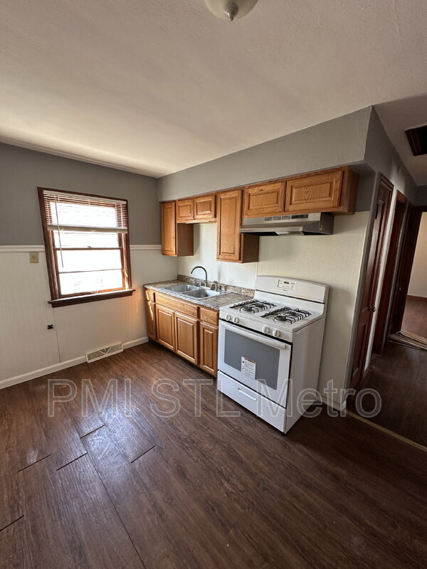 Building Photo - 156 Fermo Ave