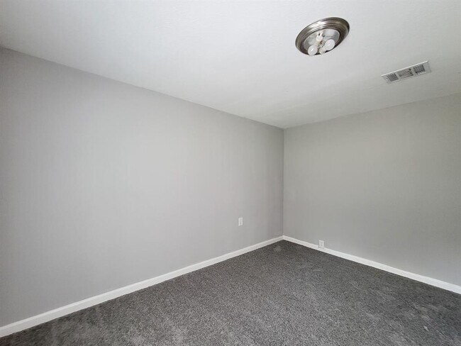 Building Photo - 111 Wisteria St