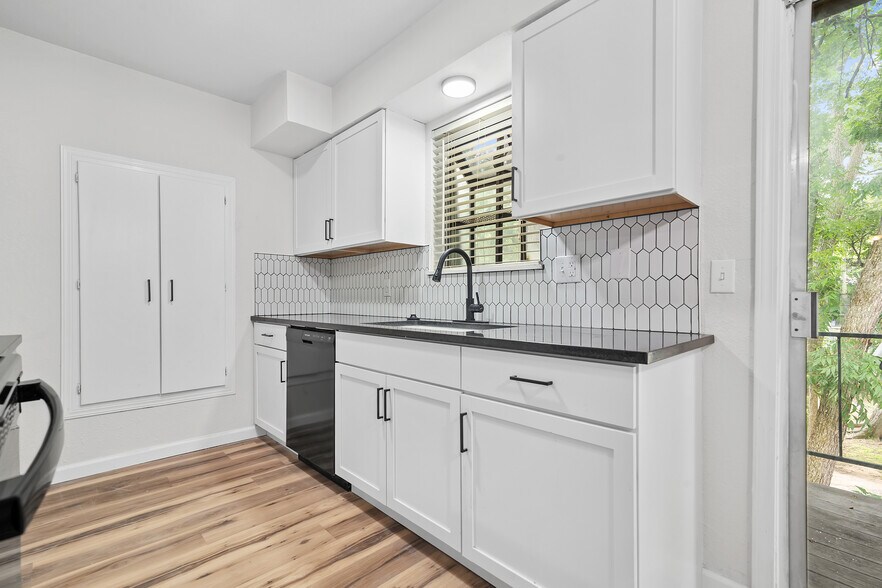 Building Photo - 4426 E 68th St