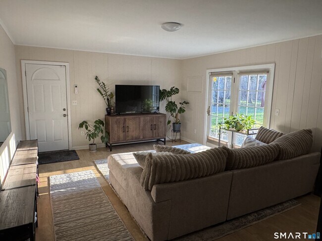 Building Photo - 15 Brookfield Dr