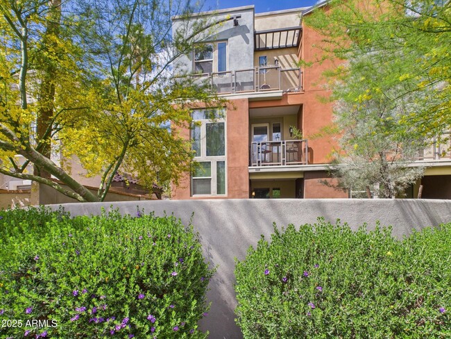 Building Photo - 4816 N Woodmere Fairway