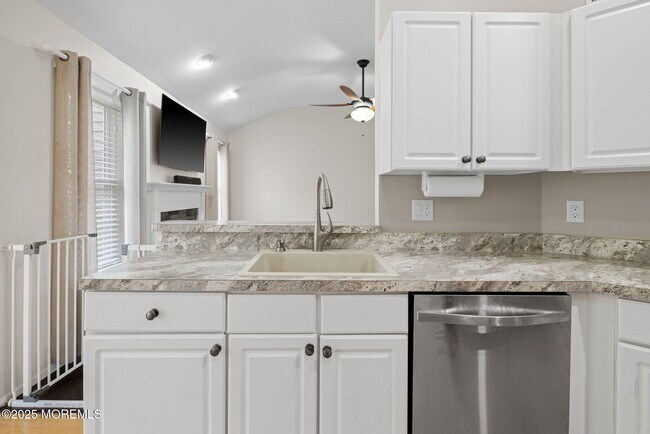 Building Photo - 148 Mizzen Ave