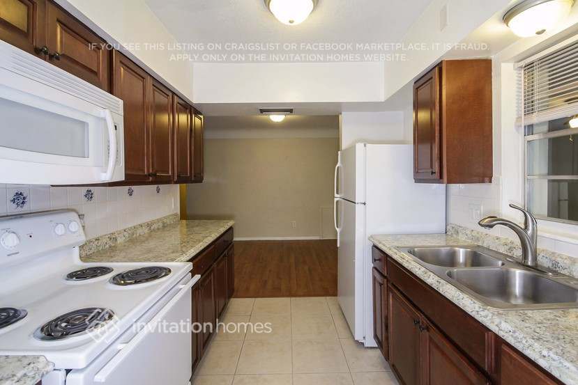 Building Photo - 6226 42nd Ave N