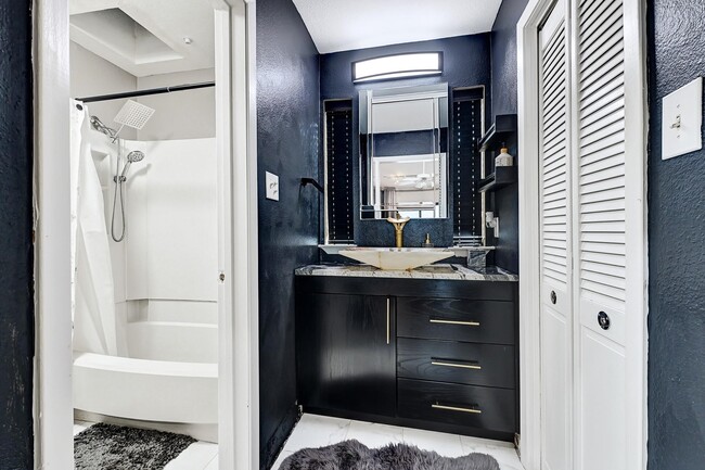 Building Photo - 2100 Commonwealth St