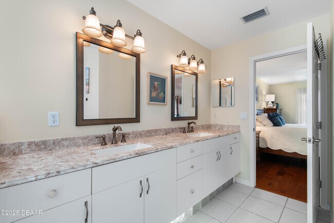 Building Photo - 15 Coolidge Ct