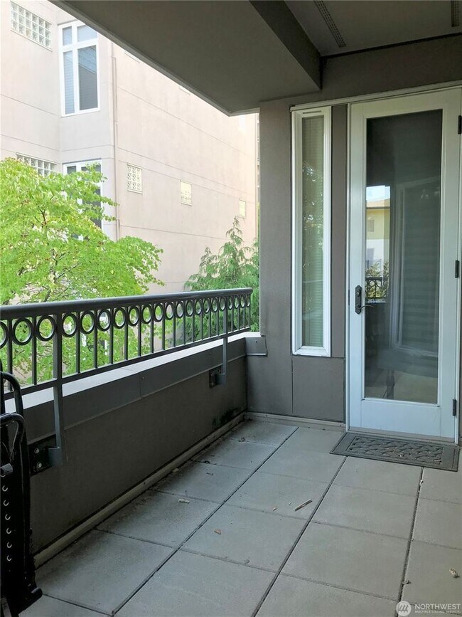 Building Photo - 2bd/2ba Kirkland Condo