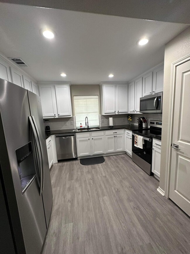 Building Photo - 429 N Denley Dr