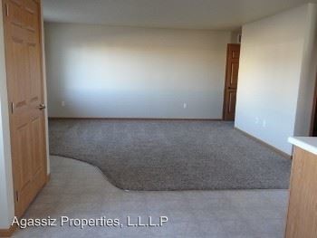 Building Photo - 609-708 E Agassiz Cir SE