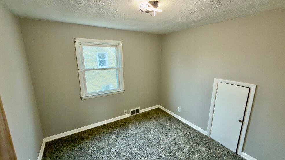 Building Photo - 4383 S 5th Pl