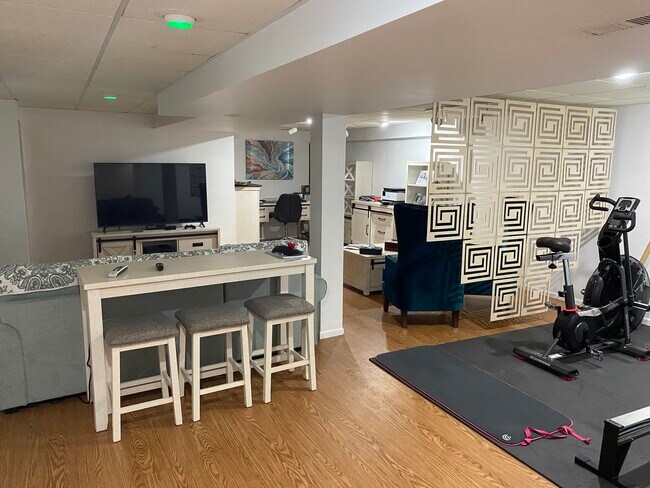 Building Photo - 950 Sweetflower Dr