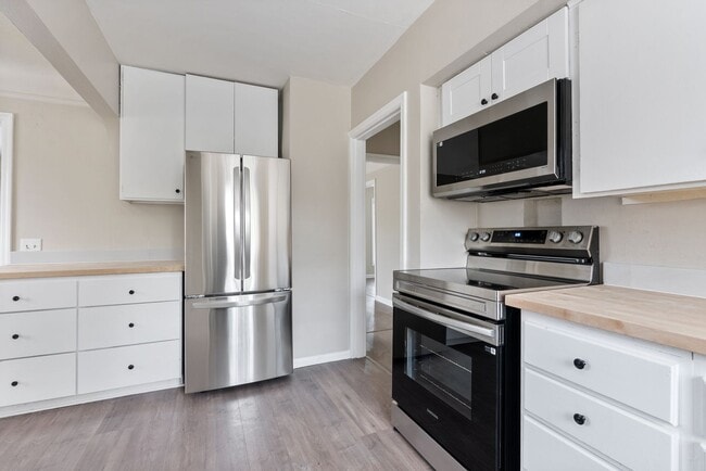 Building Photo - Charming 3 Bedroom Home in NE Portland!