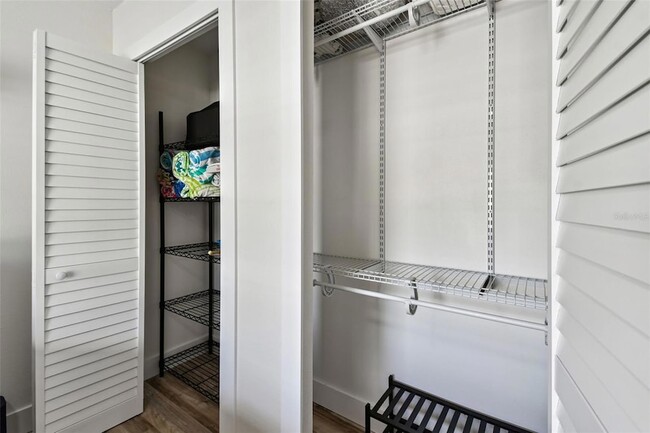 Building Photo - 9032 Mission Oaks Blvd