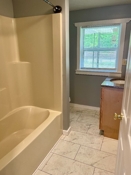 Building Photo - 402 Sam Parker Rd