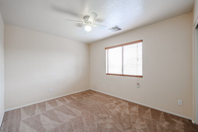 Building Photo - Beautiful 7 bedroom